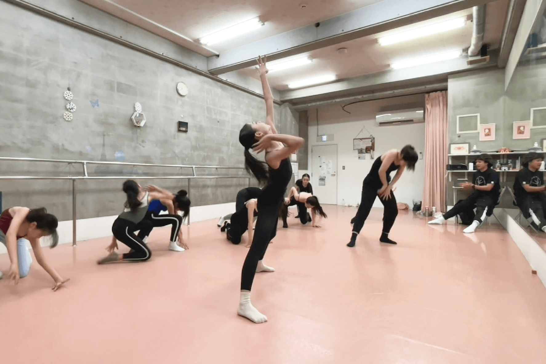 西宮・芦屋・夙川・伊丹のバレエ教室｜田島和実バレエ・ストゥディオのコンテンポラリークラス